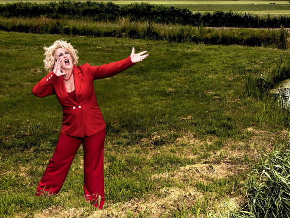 Karin Bloemen brengt rust in haar nieuwe theatershow!