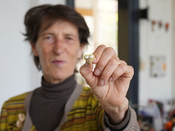 Juweel van konijnenkeutel en parel