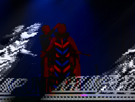 Koning Krump: Hoe maak je satire over groteske werkelijkheid?