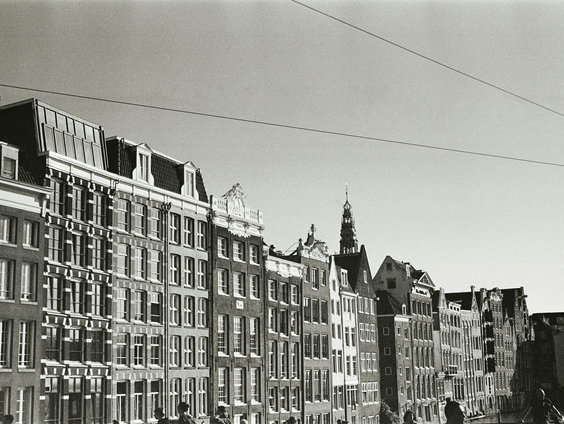 Na 45 jaar een remake van 'Een fotograaf filmt Amsterdam'