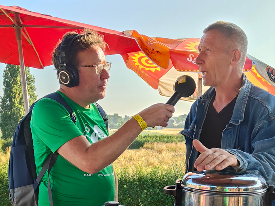 Koffie, appelflappen, zelfs bier: De kraam van Marco is een begrip