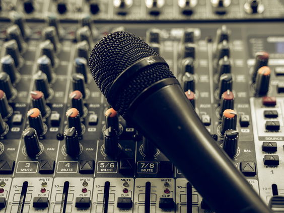 AI-nummer 'Zo Zomer' in hitlijst: welke impact heeft AI op de muziekindustrie?