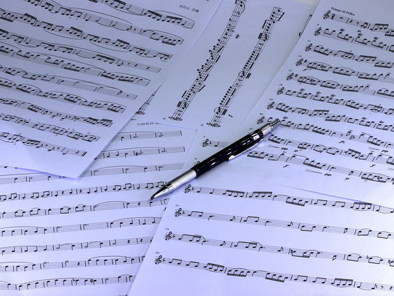 Filmcomponist maakt vanaf zijn zolderkamer muziek voor Hollywood