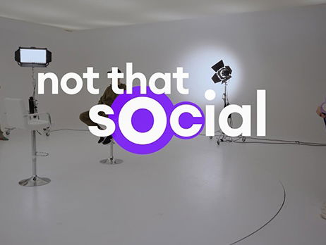 In nieuwe serie 'Not That Social' ontmoeten influencers hun haters