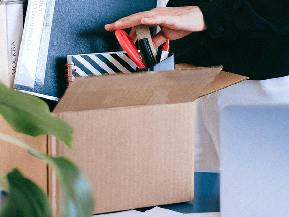 Ontslag nemen, omscholen en WW ontvangen: in België kan het, in Nederland ook?