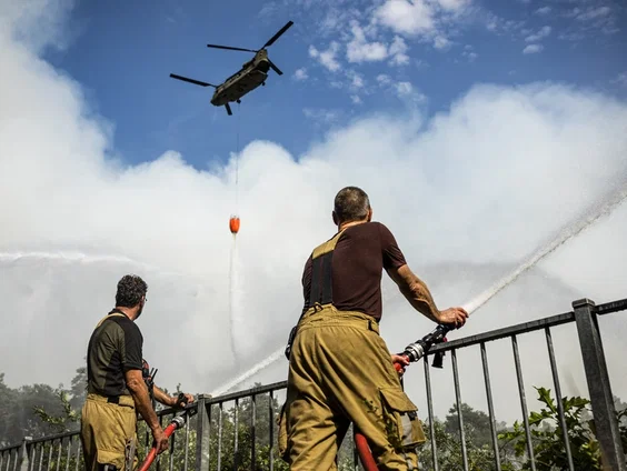 NL-alert verstuurd voor grote natuurbrand Noord-Limburg, helikopters defensie ingezet