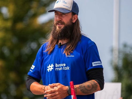 Nederlander breekt wereldrecord op-blote-voeten-lopen