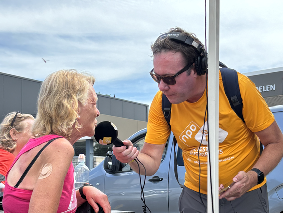 Bert Haandrikman vindt wat rokers bij de benzinepomp (geen grap!)
