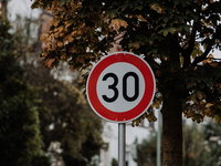 30 of 50km/u rijden? Het tijdsverschil is kleiner dan je denkt