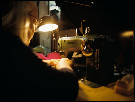 Esther Smith helpt kleermakers uit de bijstand
