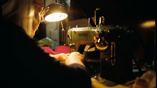 Esther Smith helpt kleermakers uit de bijstand