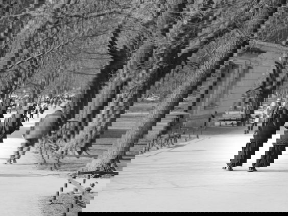 Wát speelde zich jarenlang af achter de muren van de nonnenkloosters?