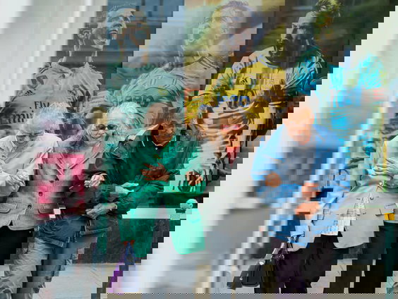 Seniorisme kan ervoor zorgen dat ouderen sneller een stapje terugdoen dan nodig is