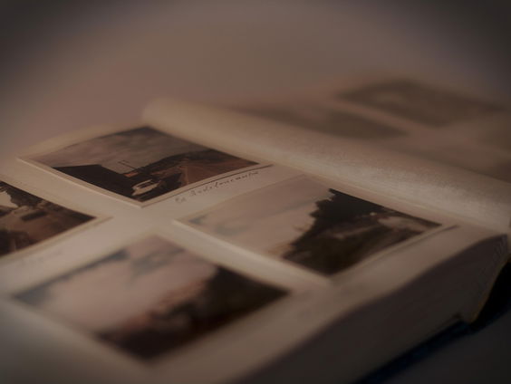 Wie zijn de eigenaren van oorlogsalbums die verkocht worden?