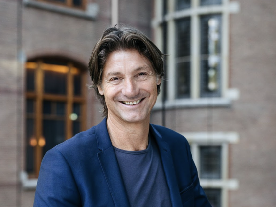 Rick Engelkes over de nieuwe theatercomedy 'Hotel Vol Liefde'