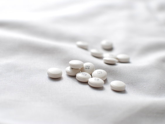 Wie betaalt, die bepaalt. Maar is dat ook zo in de medicijn-industie?