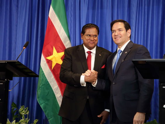 Rubio waarschuwt Suriname in bliksembezoek over de invloed van China