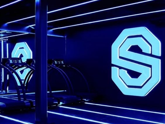 Journalist Tahrim Ramdjan deed onderzoek naar Saints & Stars