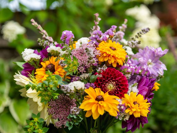 Een bosje bloemen is niet duurzaam. Einde van een traditie?