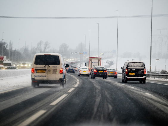 Bestuurders Rijkswaterstaat en ProRail blikken terug op dag vol sneeuw