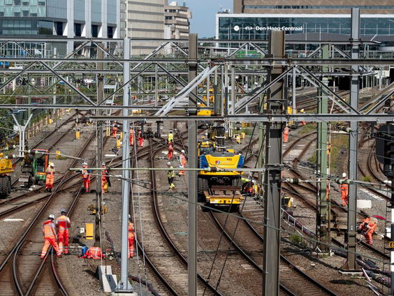 Treinen met militair materieel, zoals tanks en legervoertuigen, krijgen binnenkort voorrang