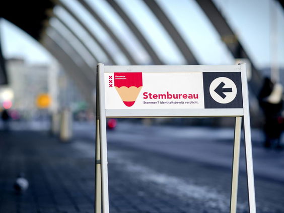 'Mobiele stembureaus dé oplossing voor stemmen vanuit de cel'