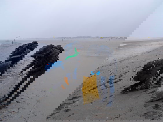 Strandopruimers rapen elke week afval in de Kwade Hoek