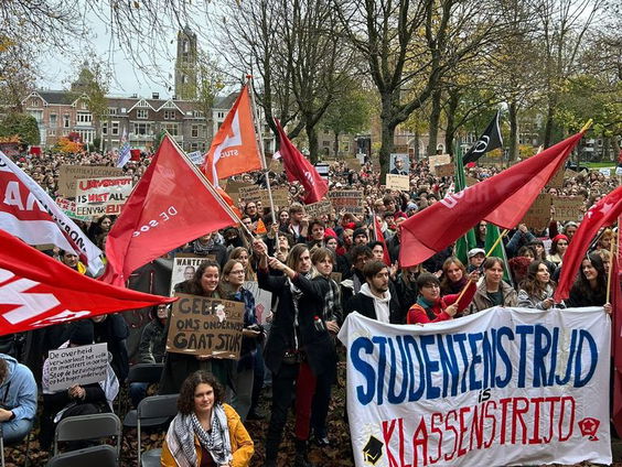 Studenten protesteren tegen bezuinigingen op het hoger onderwijs