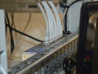 Hoe werken journalisten in een gebied zonder internet en stroom?