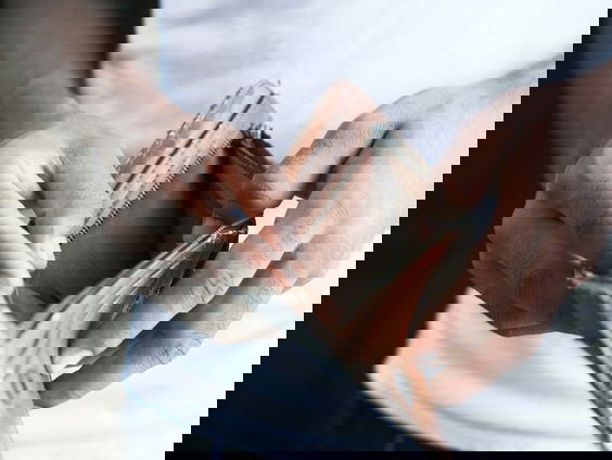 Onderzoek: jongeren met schulden kunnen beste naar jongerenwerker