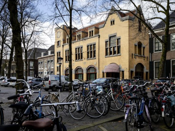 Advocaat Ina Brouwer gaat de strijd aan tegen seksistische bangalijsten