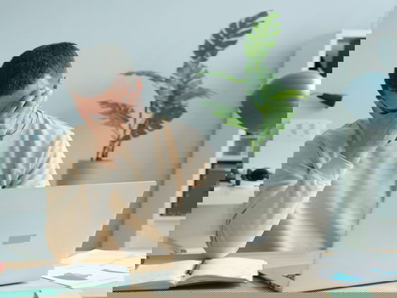 Meer dan de helft van de werkende jongeren ervaart heel veel stress op de werkvloer