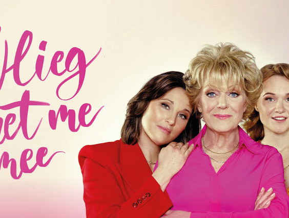 Simone Kleinsma zingt Paul de Leeuw hits in de musical 'Vlieg Met Me Mee'