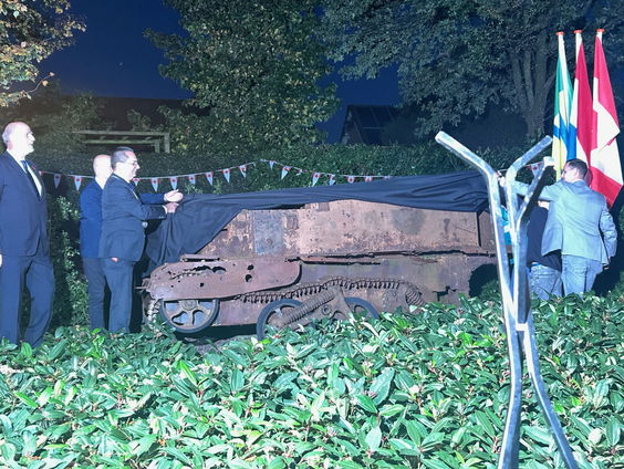 Bren Carrier in Woensdrecht eert 80 Jaar bevrijding