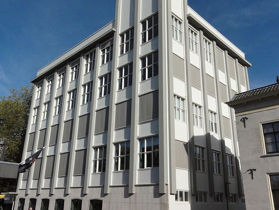 De Zevenaarse burgemeester Van Riswijk in de Verhoorwagen