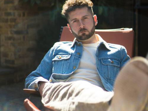 Je kent Elderbrook van zijn hit met CamelPhat, maar solo is hij net zo 'bouncy'