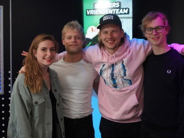 Wies past de setlijst aan de locatie