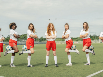 De állereerste vrouwelijke klassieker! Ajax tegen Feyenoord: Noa Vahle vertelt.