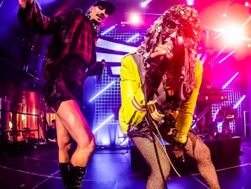 Mayke is gek op de billen en de muziek van Fata Boom!