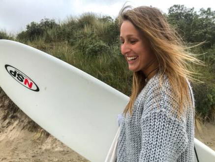 Strandwacht Amber over kwallen en magische algen