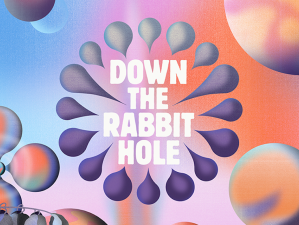 Emma vertrekt om 2.45 uur naar Down The Rabbit Hole