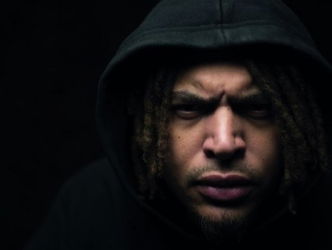 Fresku's nieuwe theatertour is een stuk grappiger dan de poster