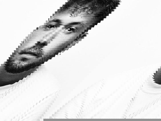 ROB BLACK DEED EEN NACHTELIJKE SET IN DE LIVEBOX