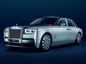 'Sobere' Spong rijdt in een auto van 550.000 euro