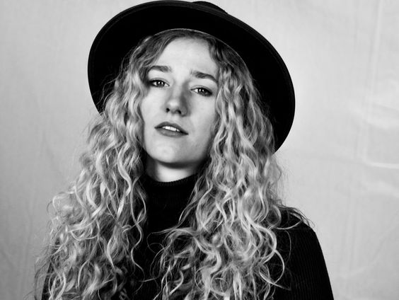 Rose Marin schrijft op maat gemaakte 'quarantine songs' tijdens de lockdown!