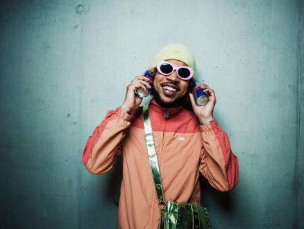 Bokoesam wordt wakker met gekke rappers en lieve kusjes