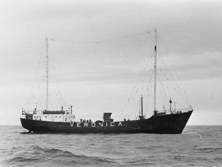 Het Radiomuseum: Radio Veronica staakt uitzending vanaf zee door storm