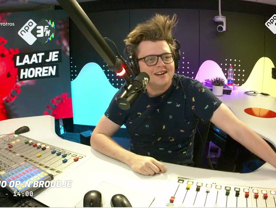 ROB MOET NODIG NAAR DE KAPPER..