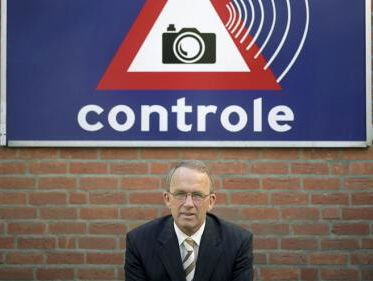 Binnenkort op vakantie? Koos Spee neemt je mee in de verkeersregels van jouw vakantiebestemming!