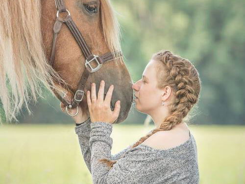 Medewerker van de Dag Marjolein bezorgt het vers aan je deur